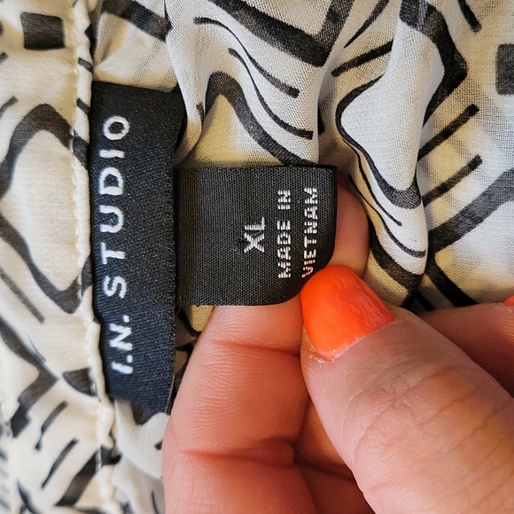 I.N Studio Top size XL - Picture 2 of 2